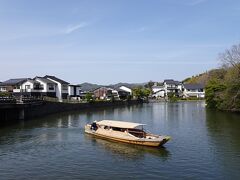 松江は水の町、お堀を船でのんびり遊覧することもできます。