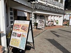 ひとまずランチを食べながら作戦会議！！

Happinさんが食べていたキンメと鯵の姿寿司♪食べよって言ったら・・
相方が徳造丸が空いていそうだから徳造丸へ行くぞ！！って・・
はぁ？こっちが食べたい！！って言ったら・・
徳造丸にはイクラ丼もあるぞ～！！って言われて・・
さすがにイクラ丼には敵わないわ(^_^;)
という事で・・Happinさんまた次回に持ち越しになっちゃった(*_*;

