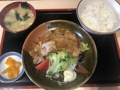 お昼は、田楽食堂へ

焼肉定食