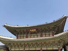 翌日は景福宮にきました。こちらは興礼門。鮮やかで美しい！