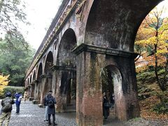 境内の景観に配慮し、デザインされた琵琶湖疏水の水路橋です。重厚感のある構造物になってます。