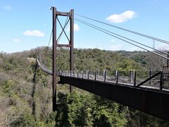 星のブランコ
って吊り橋です。
長さ280m、高さ50ｍと人道吊り橋としては国内最大級