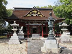 拝殿
大樹寺創建の5年前に親忠が松平家氏神として三重県から伊賀八幡宮を勧請して創建されました。
家康公も、大きな合戦の際には必ず参詣したといわれています。