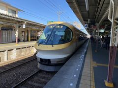 近鉄特急で大阪に向かいます。