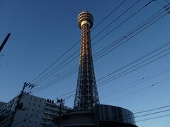 「横浜マリンタワー」まで歩いてきました。