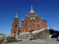 ５分ほどで、ウスペンスキー寺院。
見ただけで、ロシア正教会系。