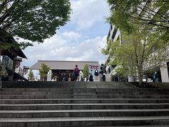 ガラス張りのとてもモダンな神社もあるのね