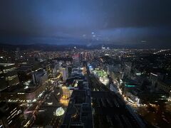 まったり夜景を眺めながら暗くなるまで生ビールを楽しみました。