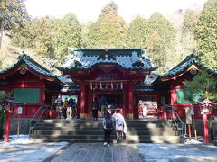 【箱根神社】
箱根は２０００年以上続く山岳信仰の地でもあります。
【箱根神社】の創建は奈良時代。
開運厄除・心願成就・交通安全・縁結びに御神徳がある運開きの神さま
「関東総鎮守 箱根大権現」として人々に崇敬されています。