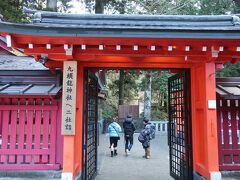 【九頭龍神社（新宮）】
「芦ノ湖」の守護神・九頭龍大神をお祀りする神社です。
