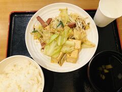 豆腐チャンプルー定食。６９０円で大満足♪

沖縄の定食大好き(*≧∀≦*)。今回は那覇の定食屋さんもリサーチしてきたので楽しみです。