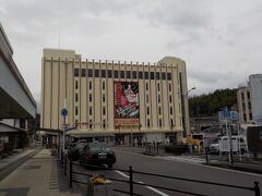 中津川に着きました。初めて降りました。駅を出てきたら、左を向くとお土産が売ってる建物があります。明日買いに来ます。