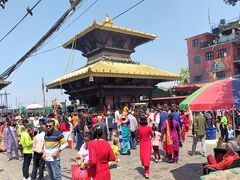 たくさんのお参りの方。