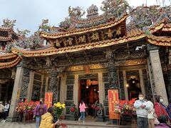 台中の大甲区に足を伸ばして、大甲鎮瀾宮に初詣。台湾でもっとも知られる媽祖廟で、ここを起点終点に９日かけて行われる巡礼の旅「進香」は国内外から参加者が集う一大イベントとか。