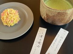 虎屋菓寮一条店で休憩。
和菓子と抹茶。