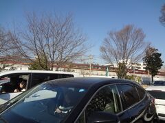 病院脇に　京王線線路があります。

八幡山駅　普通電車と快速電車が停車します。
昭和の時代　京王線で２年間通学しました。



