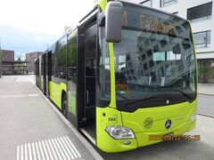 15：44　サルガンス駅（Sargans Bahnhof）発の
　　　　　黄色い路線バス、リヒテンシュタインバス。
　　　　　周囲に広がる美しい風景を楽しみながら30分の乗車です。
16：18　ファドウツ郵便局（Vaduz Post）着
