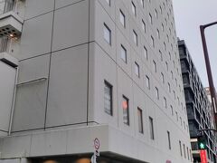 谷町線の谷町三丁目から乗車し東梅田に戻り阪急電鉄の
定期券販売窓口で孫のICOCAを作って大阪東急REIホテルに戻りました
ホテルの建物外観です