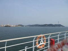 瀬戸内海は穏やかです。
1時間ちょっとで新岡山港に着きます。