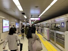 谷町線に乗って、東梅田駅で下車。