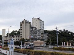 駅からも戸田家さんの建物が見えました。中央に回転展望レストランが見えます。