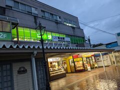 雨の松山駅