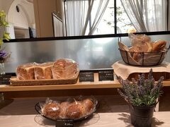 ここは大好きなオークラ東京ベイです
からのラウンジでパンを激写
今回はこちらのホテルは泊まりません