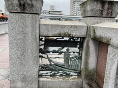 蔵前橋は関東大震災後に懸けられた復興橋のひとつです。

花街に近いからでしょうか、隅田川に浮かぶ屋形船と芸者さんや、
