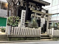 地元の神社。

こちらは、揖取稲荷神社です。
