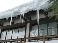 米沢駅に戻って、白布温泉行のバスに乗る
乗客は数名

天元台の手前で下車
鄙びた温泉街を歩く