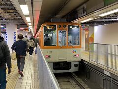 梅田から阪神電車に乗ります。