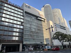 近鉄名古屋駅
横断歩道が近くになくて迂回が必要。

今回、デジタルまわりゃんせを購入し、
特急券は別に近鉄の特急券ネット販売を利用しました。
QR対応の改札にQRコードをかざして通ります。
（利用前に１度サイトに接続し、５分間有効のＱＲ画面が必要）
特急券は特に確認されず。
(社内で車掌さんの端末で管理して確認のかな)
私の予定だと、紙の特急券付きまわりゃんせ
の方が少しお得だったのですが、
紙は販売場所が限られているのと
ネットで特急券を買うと３回まで変更可能で
窓口に並ぶ必要がなかったため、
デジタルまわりゃんせ(特急券なし)にしました。