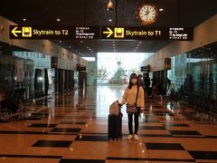 8時
チャンギ国際空港に到着です。