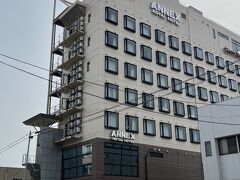 今日の宿泊は、アネックスロイヤルホテルです。
飲み屋街は近いけど大好きな地元スーパーからは遠くて選択ミス。