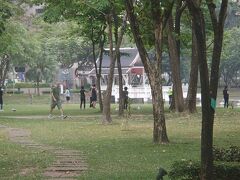 お店もまだ開かないのでベーンチャシリ公園を散策します。
この公園は初めてバンコクに来てから毎回散歩してます。
