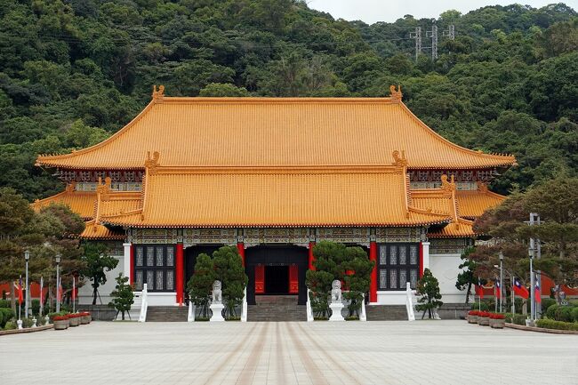 銅製:瓦に夫婦鳩置物 （烏城彫 額 ※ 裁ち）