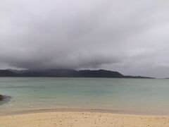 細崎の海岸。西表島が見える。曇りの写真が続きます。