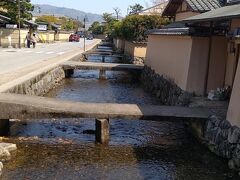 上賀茂神社近くの社家町にある「なり田屋」ですぐき漬けを購入。津和野の様な道だった。