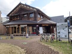 智頭駅前の案内所を少しのぞき見しつつ、