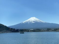 ランチ後に、河口湖に移動
バスの中から富士山がきれいに見えました。