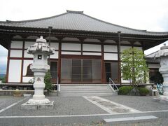 こんにちは　　Terumin です。
足利を訪ねた目的は、渡良瀬橋でも織姫神社でもありませぬ。
それを今回　ご紹介したいと思います。

足利市にあります菅田山　光得寺です。
街中から少し離れた菅田町というところにあります。
こちらは本堂です。
