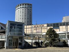 千葉県浦安市 JR「新浦安」駅南口の写真。

今から『ハイアット リージェンシー 東京ベイ』の無料シャトルバス
乗り場に向かいます。

南口から歩いて3分のところにあります。