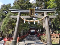 日光駅に着いてからはコインロッカーに荷物を預けて二荒山神社へ向かいました。
