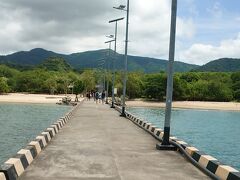 いよいよコモド島へ
ボート乗り場に子どもたちがたくさん
話しかけられたけど何言っているかわからなかったらしい、、、
3年生での英語の勉強の意識付けによかったかもね