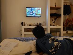 へやに戻ってのんびり
明日のチェックインしたいけど眠い、、、

スポンジボブやってて夢中で見てました


明日はバリ島へ行きます

つづく
③https://4travel.jp/travelogue/11821786
④https://4travel.jp/travelogue/11825391