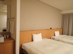 本日のお宿
ベッセルホテル石垣島
なんかキレイになってる！と思ったら2023年2月に全室リニューアルしたばかりだそうです。
つまり、まだ１ヶ月経ってない。
道理でキレイなわけだ(笑)