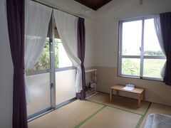 夏に来た時と同じお部屋
落ち着きたいところですが、雨が降らないうちに行きたいところがあるので急ぎます