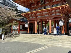 生田神社にやってきました。
平日の割に人が多くて
やっと平常運転に世の中は戻っていますね(^｡^)

外国人客も楽しそう♪