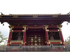 4日目午前中は根津神社のつつじ祭り、横山大観記念館へ行き、午後はまた、日比谷界隈を歩きました・・どれだけ歩くんだか・・
お陰で、この旅では体重増加ゼロ
やっぱり、旅は歩くのが一番・・ですね。

芝あたりをウロウロ・・御成門から　有章院霊廟二天門
空襲を免れ残る貴重な建物です。
増上寺の北側にあり、重要文化財です。