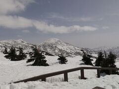 きゃぁぁ～絶景！
感動と同時にここを滑り降りるのか？という恐怖と不安。。